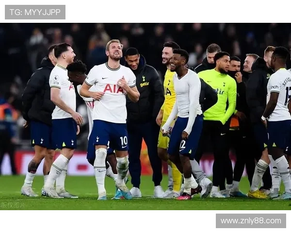 凯恩与本泽马:两种全能中锋模板的战术定位与结构差异 凯恩与本泽马:两种全能中锋模板的战术定位与结构差异